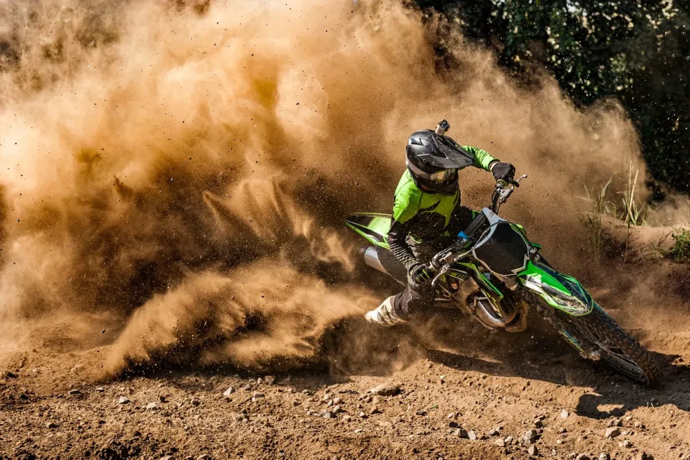 moto-cross-poussiere-terre