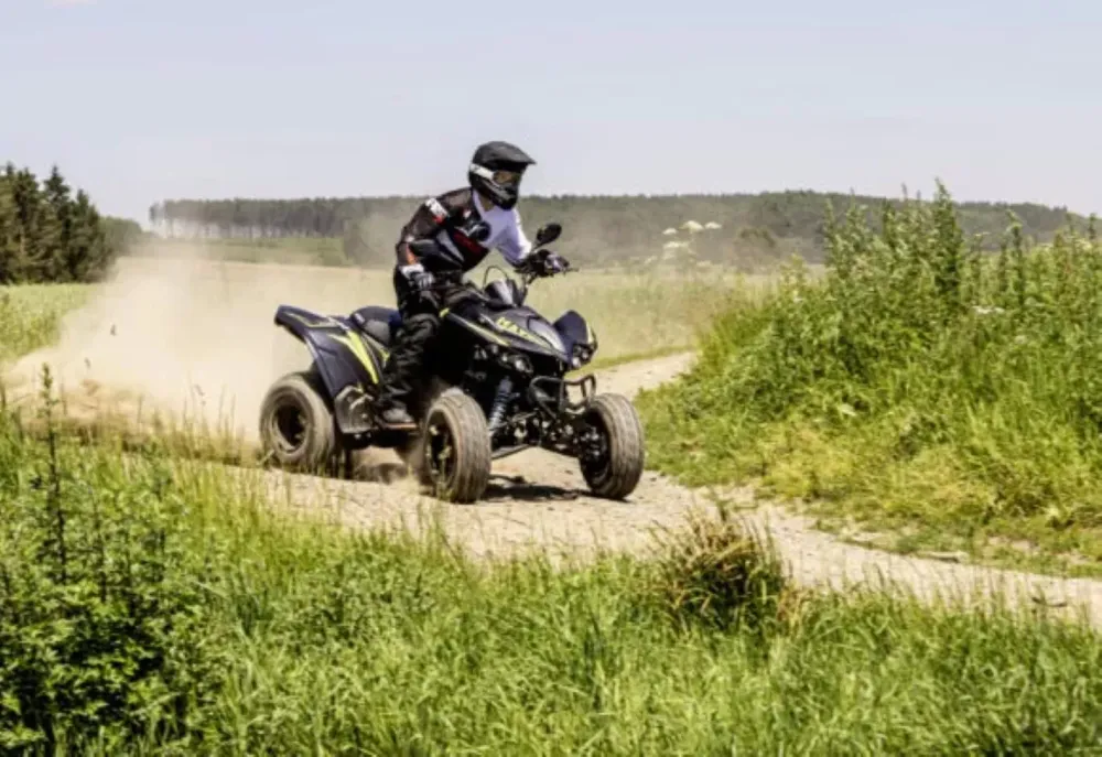 quad-kymco-terre-poussiere
