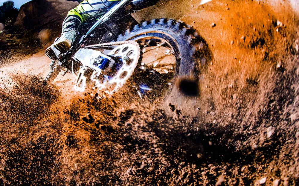 roue-moto-cross-terre
